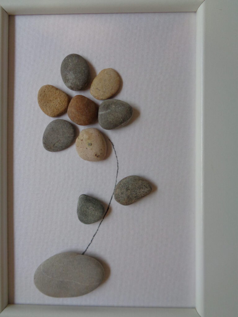 002 Blumenmotiv aus Kieselsteinen